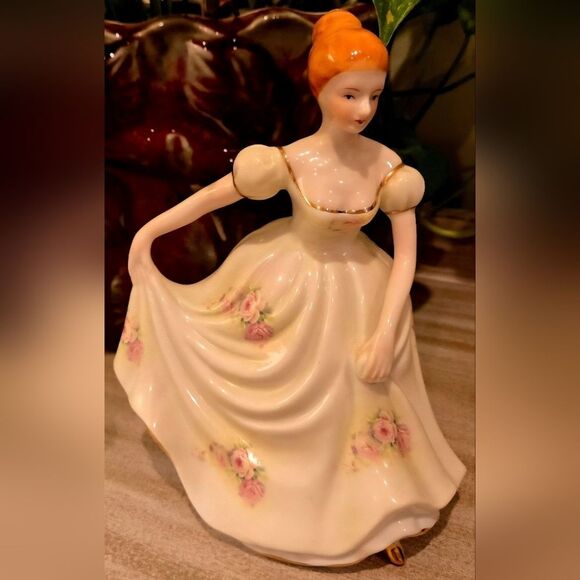 Elegant Porcelain Figurine with Floral Accents DANCING LADY 8 INCHES - Picture 1 of 8